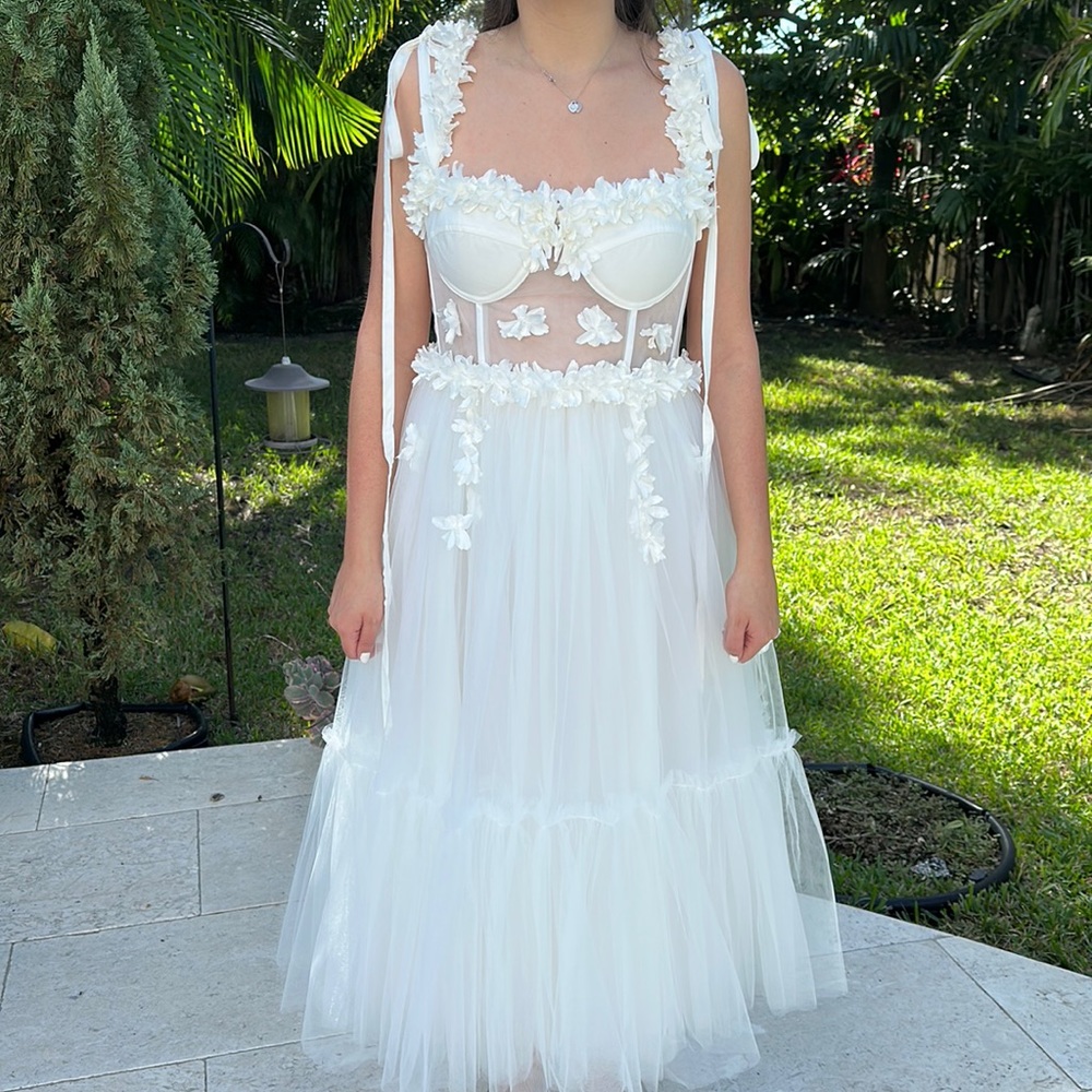 Ava Gowns Willow Dress, White, Size 6-8 (Empowering)